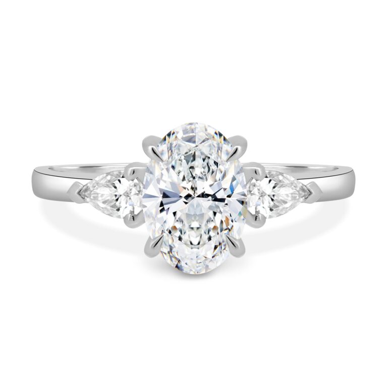 Alexia – Oval Trilogy Ring